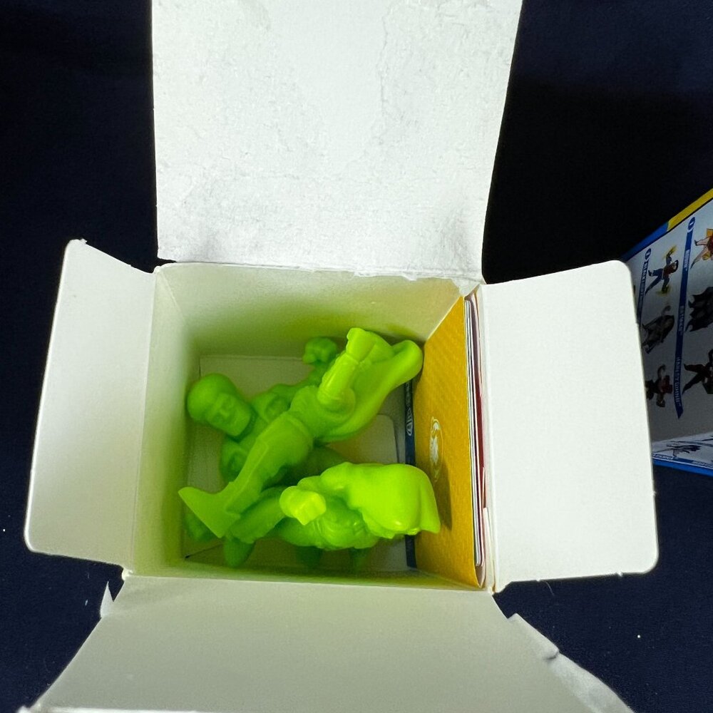 DC Comics Wendys Kids Meal Collectible Figurines Set Of 2 - Picture 3 of 3